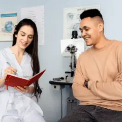 Dentysta po operacji zaćmy: Kiedy bezpiecznie wrócić na fotel?