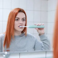 Szczoteczka soniczna czy rotacyjna? Porównanie i wybór eksperta