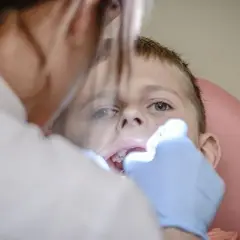 Jak przekonać dziecko do dentysty? 7 strategii Kajetana Kaczmarka