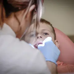 Lęk dziecka u dentysty: Jak sprawić, by otworzyło usta?