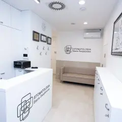 Nowoczesna recepcja stomatologiczna w Krakowie. Ranking najlepszych klinik stomatologicznych w Krakowie uwzględnia takie placówki jak ta.