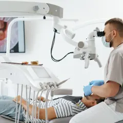 Dentysta i stomatolog to to samo? Wyjaśniamy raz na zawsze!