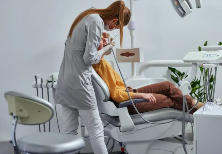 Zarobki dentysty: 60 000 zł miesięcznie? Poznaj całą prawdę!