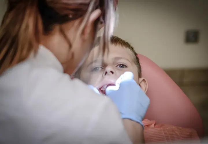 Lęk dziecka u dentysty: Jak sprawić, by otworzyło usta?