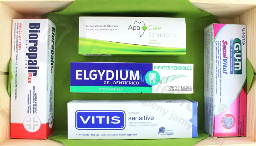 Zestaw produktów do higieny jamy ustnej, w tym maść na odsłonięte szyjki zębowe Biorepair Plus, Elgydium, Vitis Sensitive i inne.