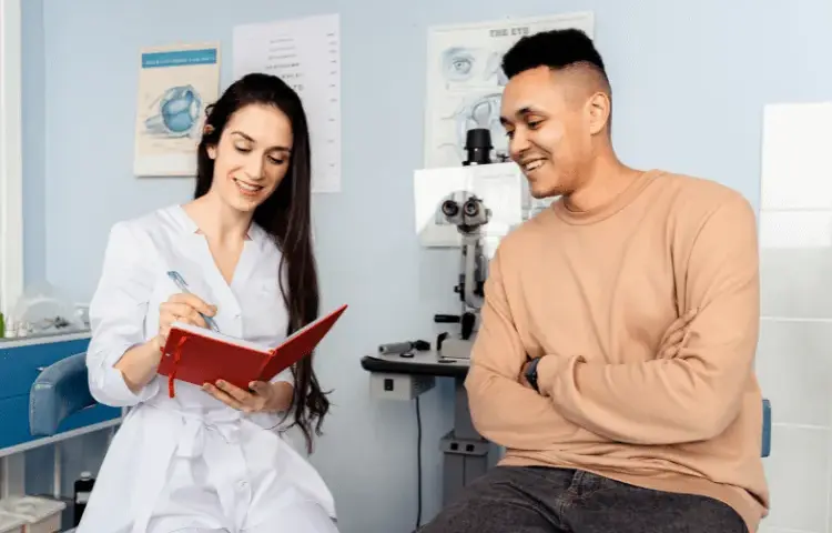 Dentysta po operacji zaćmy: Kiedy bezpiecznie wrócić na fotel?