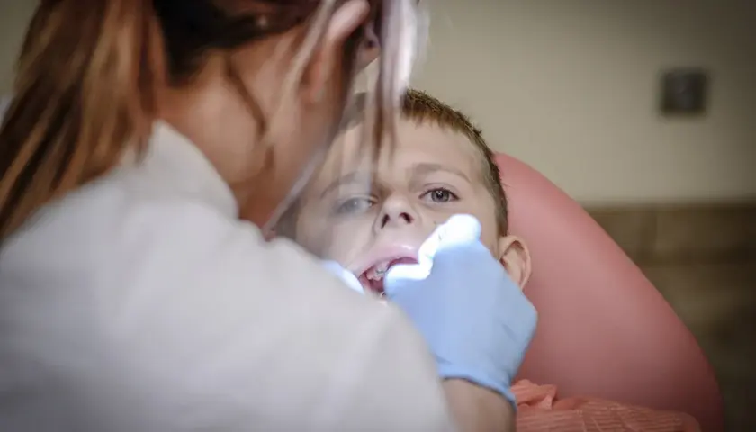 Lęk dziecka u dentysty: Jak sprawić, by otworzyło usta?