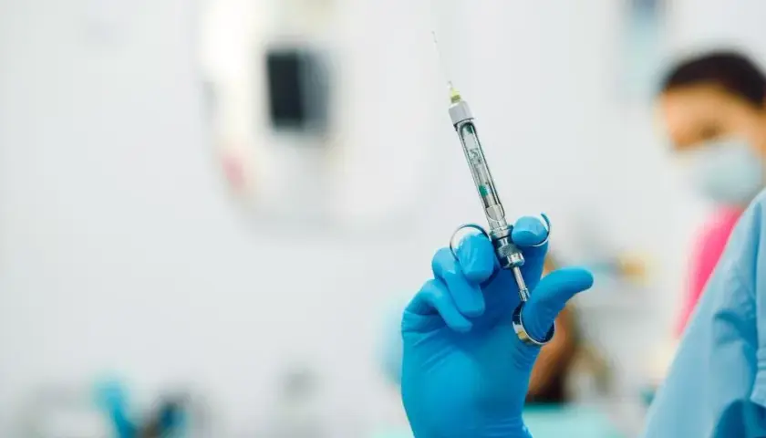 Czy zastrzyk w dziąsło boli? Prawda o bezbolesnym znieczuleniu