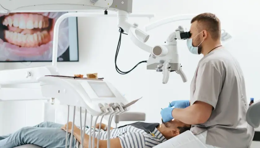 Dentysta i stomatolog to to samo? Wyjaśniamy raz na zawsze!