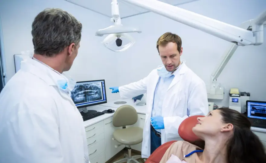 Dentysta NFZ: 6-12 tys. brutto. Czy to się opłaca?