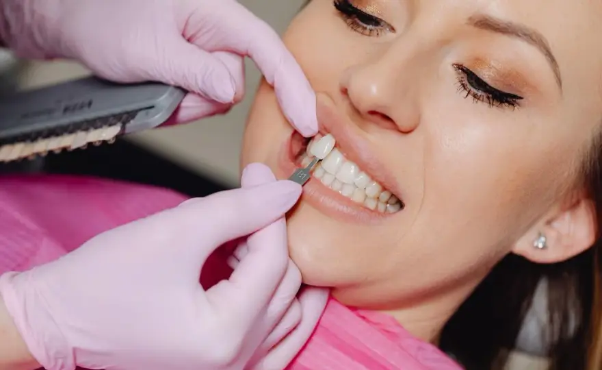 Ruszający się ząb - Co robić w domu i kiedy do dentysty?