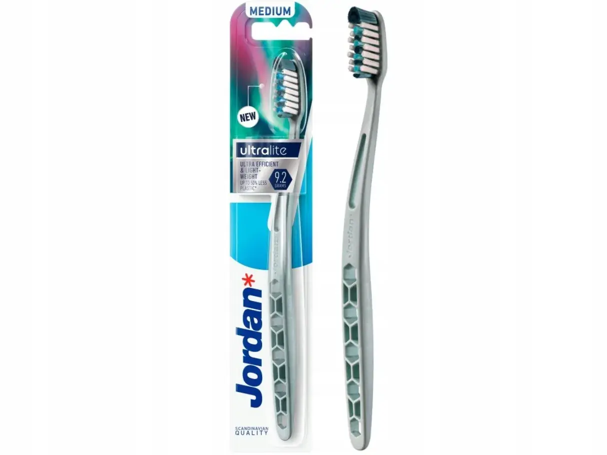 Szczoteczka Jordan Ultralite, twardość medium. Lekka, waży 9.2g, co to znaczy? Mniej plastiku, więcej ekologii.
