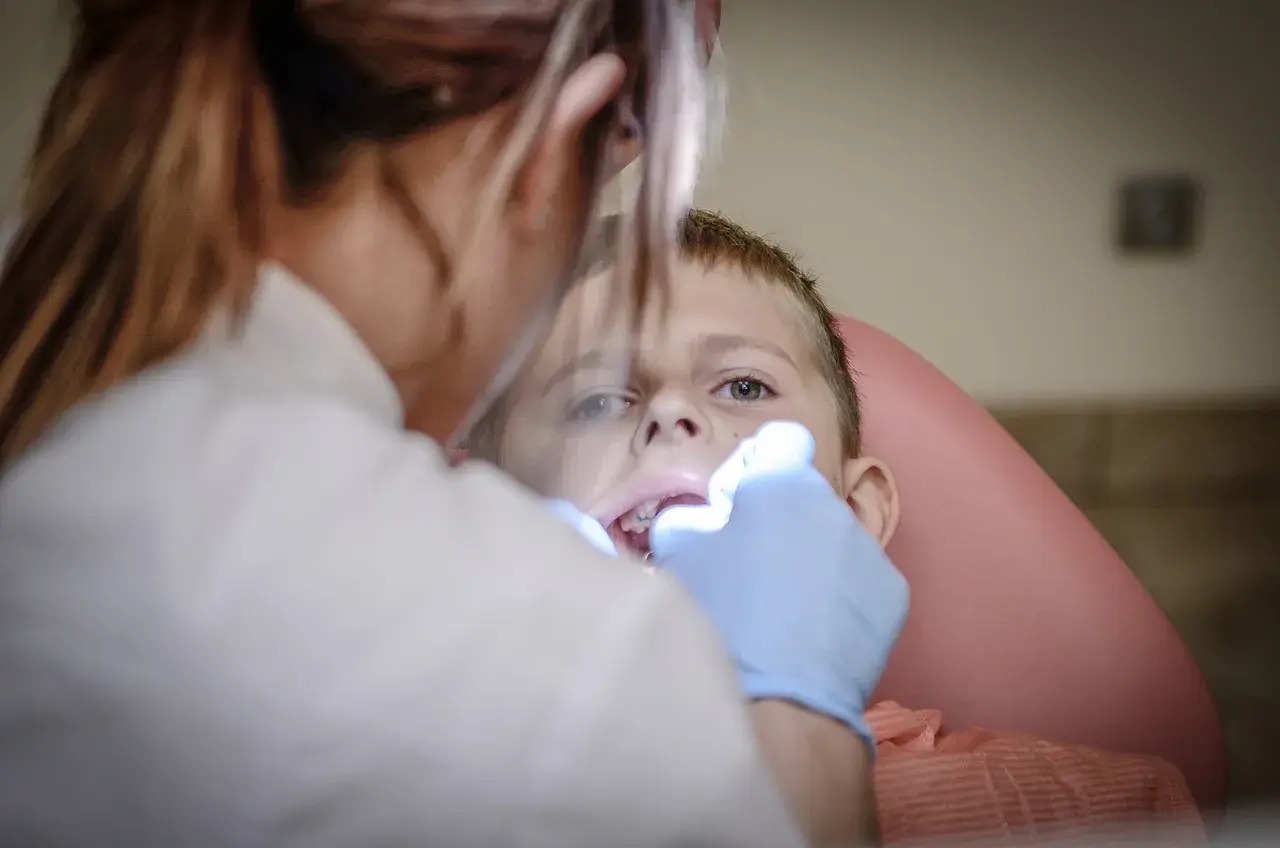 Lęk dziecka u dentysty: Jak sprawić, by otworzyło usta?